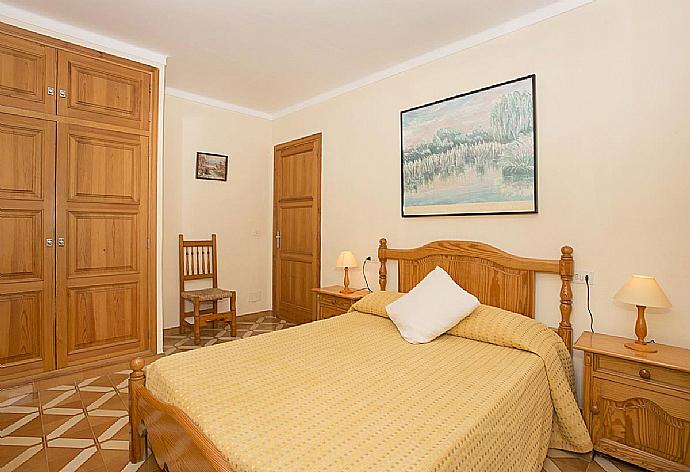 Double bedroom with A/C . - Villa Cielo . (Galería de imágenes) }}