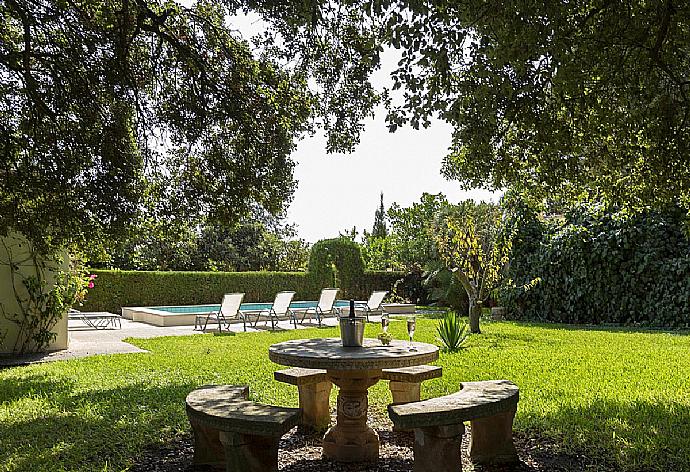 Garden area . - Villa Cielo . (Photo Gallery) }}