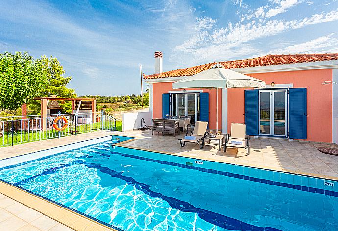 Beautiful villa with private pool, terrace, and garden with panoramic countryside views . - Villa Europe Ena . (Galerie de photos) }}