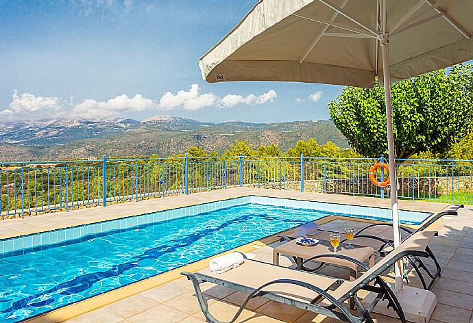 Private pool, terrace, and garden with panoramic countryside views . - Villa Europe Ena . (Galerie de photos) }}