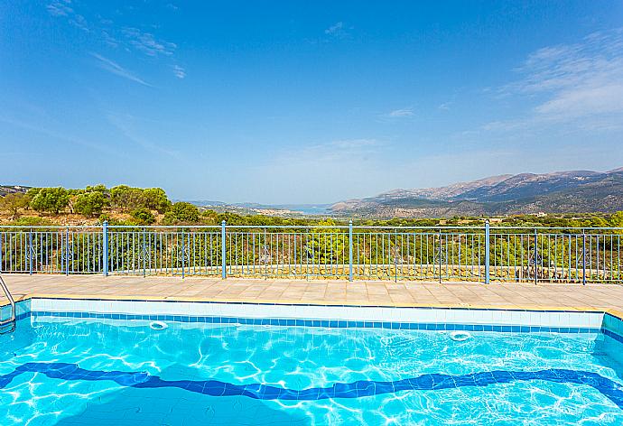 Private pool, terrace, and garden with panoramic countryside views . - Villa Europe Ena . (Galerie de photos) }}