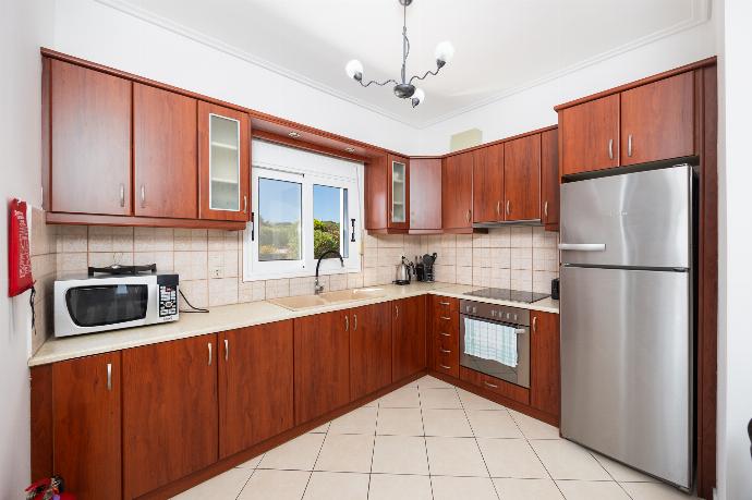 Equipped kitchen . - Villa Europe Ena . (Photo Gallery) }}