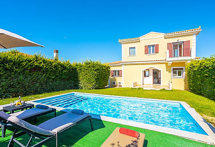 Beautiful villa with private pool and terrace . - Villa Europe Thia . (Galerie de photos) }}