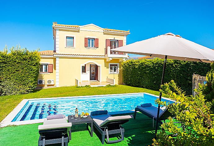 Beautiful villa with private pool and terrace . - Villa Europe Thia . (Galleria fotografica) }}