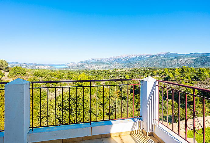 Terrace area with panoramic views . - Villa Europe Thia . (Photo Gallery) }}