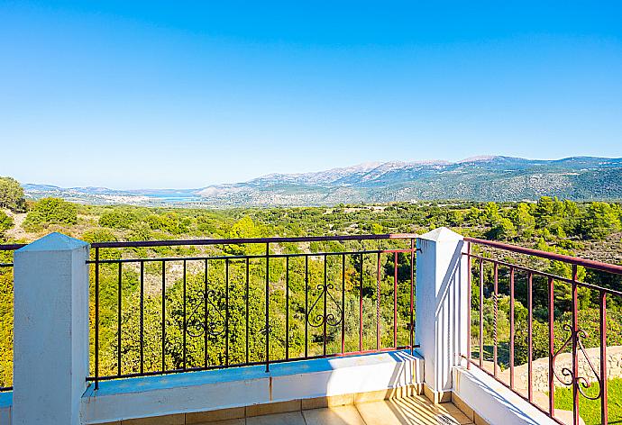 Terrace area with panoramic views . - Villa Europe Thia . (Galerie de photos) }}