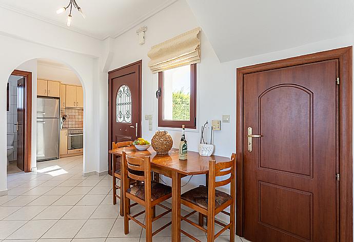 Living room with sofas, dining area, A/C, WiFi internet, and satellite TV  . - Villa Europe Thia . (Fotogalerie) }}