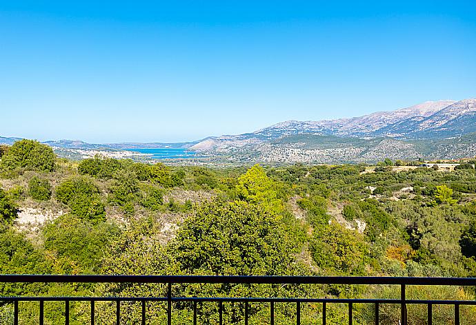 View from terrace . - Villa Europe Thia . (Galerie de photos) }}