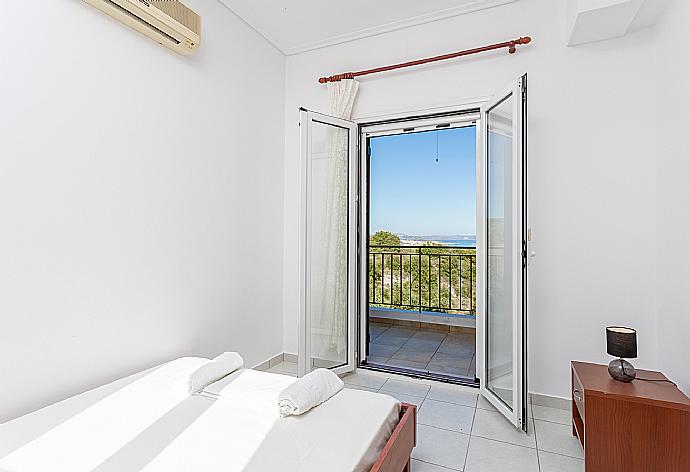 Double bedroom with A/C and terrace access . - Villa Europe Thia . (Photo Gallery) }}