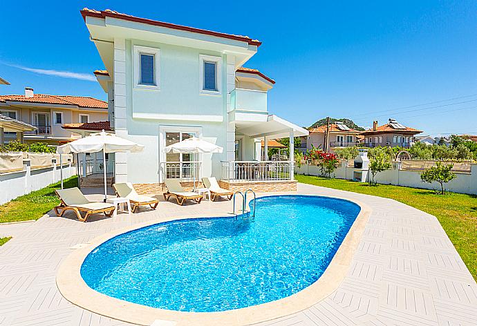 ,Beautiful villa with private pool, terrace, and garden . - Villa Veli . (Галерея фотографий) }}