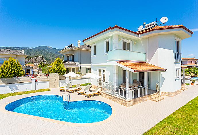 Beautiful villa with private pool, terrace, and garden . - Villa Veli . (Галерея фотографий) }}