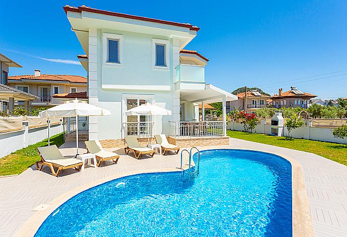 Beautiful villa with private pool, terrace, and garden . - Villa Veli . (Fotogalerie) }}