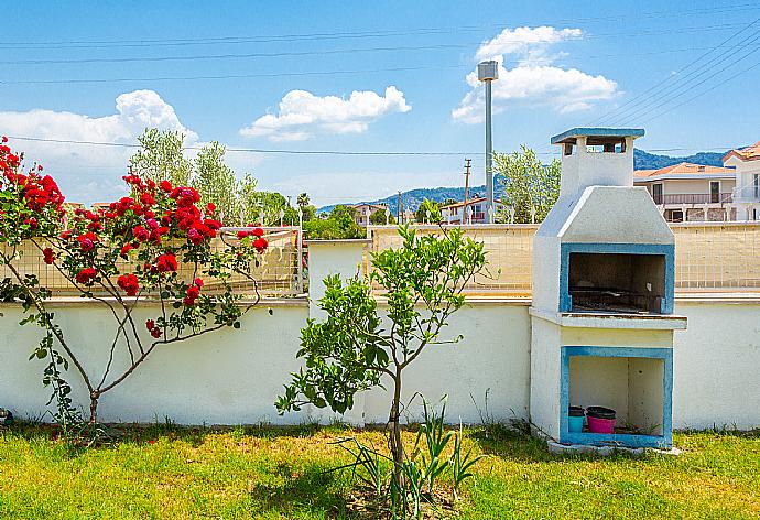 BBQ area . - Villa Veli . (Fotogalerie) }}