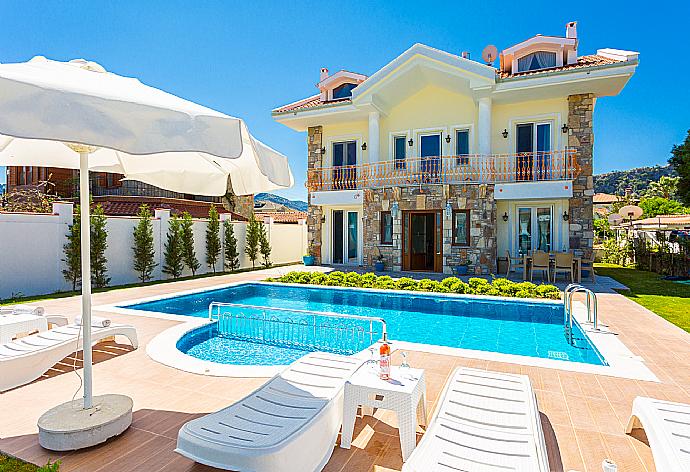 ,Beautiful villa with private pool, terrace, and garden . - Villa Portakal Blossom . (Galerie de photos) }}