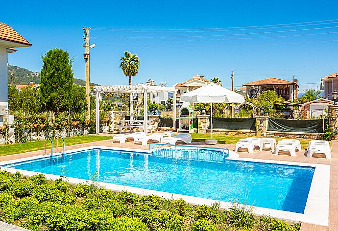 Private pool, terrace, and garden . - Villa Portakal Blossom . (Galería de imágenes) }}