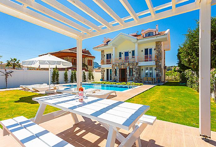 Terrace area . - Villa Portakal Blossom . (Photo Gallery) }}