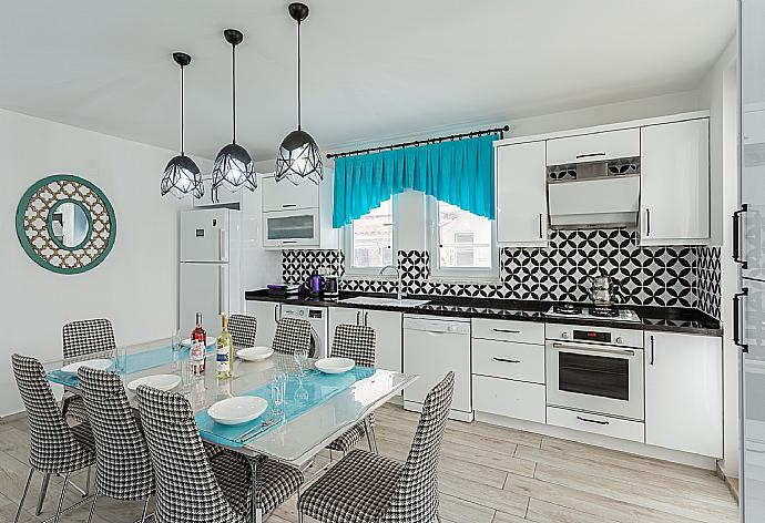 Equipped kitchen . - Villa Portakal Blossom . (Photo Gallery) }}