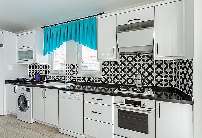 Equipped kitchen . - Villa Portakal Blossom . (Photo Gallery) }}