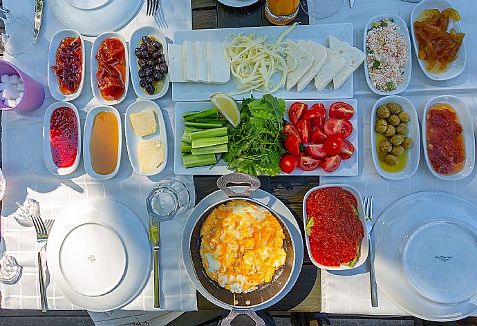 Local breakfast in Dalyan . - Villa Portakal Blossom . (Fotogalerie) }}