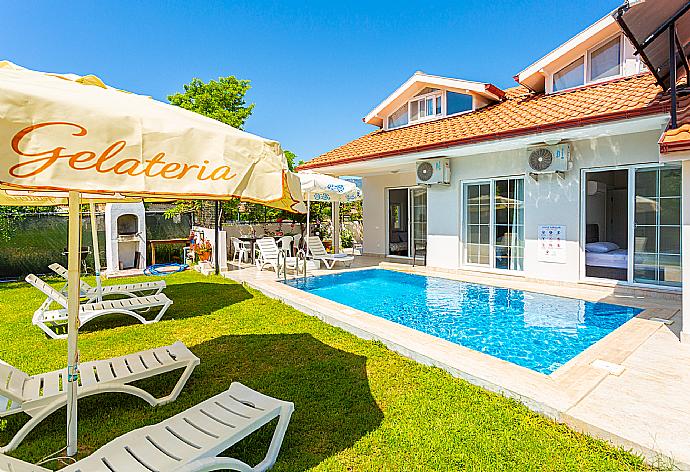 Beautiful villa with private pool, terrace, and garden . - Villa Zonkdemir . (Galleria fotografica) }}