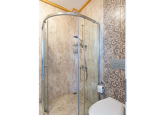 Family bathroom with shower . - Villa Zonkdemir . (Photo Gallery) }}