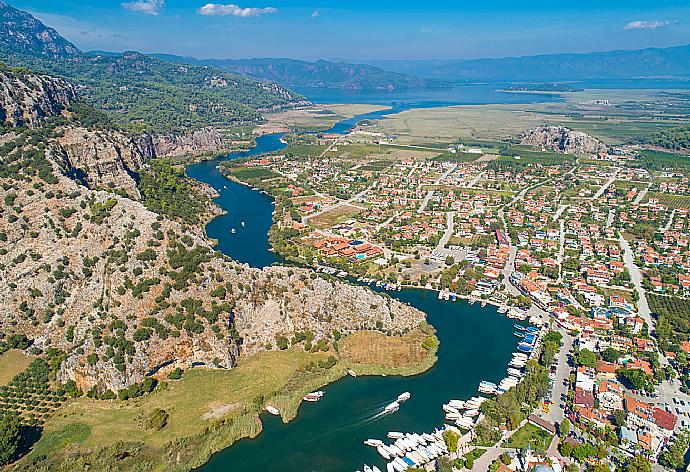 Aerial view of Dalyan river . - Villa Zonkdemir . (Galleria fotografica) }}