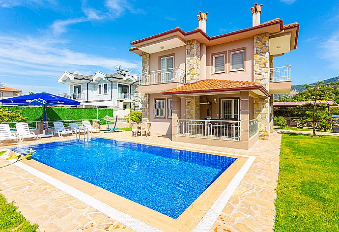 Beautiful villa with private pool, terrace, and garden . - Villa Toprak . (Galería de imágenes) }}