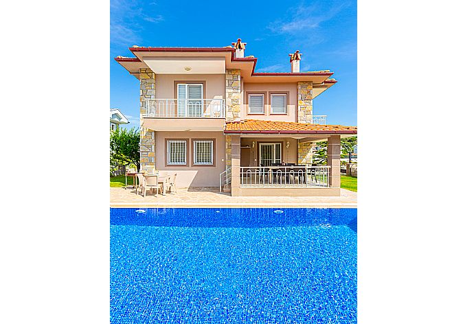 Beautiful villa with private pool, terrace, and garden . - Villa Toprak . (Galería de imágenes) }}