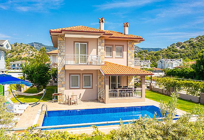 Beautiful villa with private pool, terrace, and garden . - Villa Toprak . (Galería de imágenes) }}