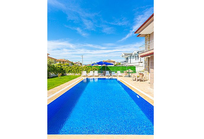 Private pool, terrace, and garden . - Villa Toprak . (Galería de imágenes) }}