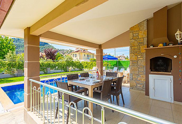 Sheltered terrace area with BBQ . - Villa Toprak . (Galerie de photos) }}