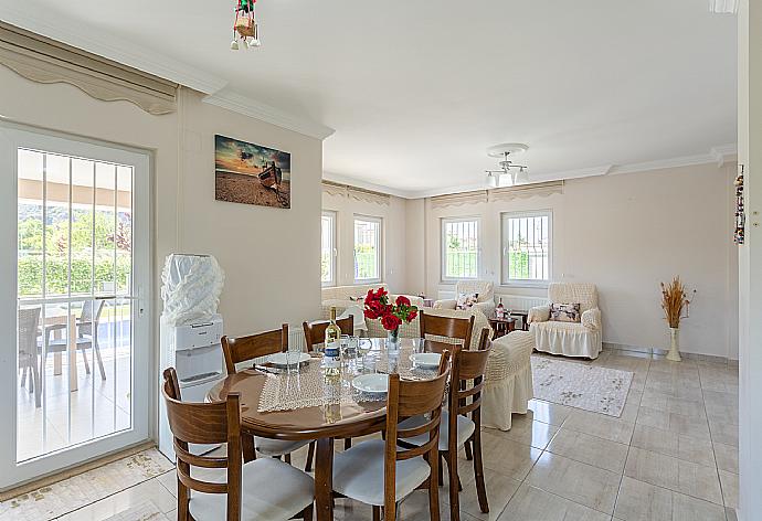 Open-plan living room with sofas, dining area, kitchen, A/C, WiFi internet, satellite TV, and terrace access . - Villa Toprak . (Galleria fotografica) }}