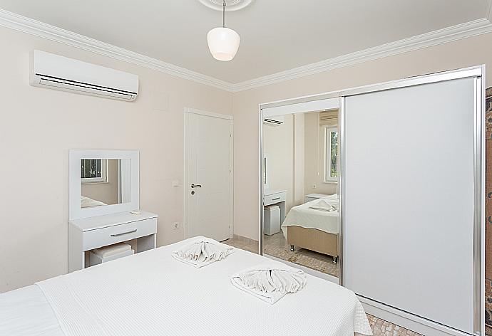 Double bedroom with A/C . - Villa Toprak . (Галерея фотографий) }}