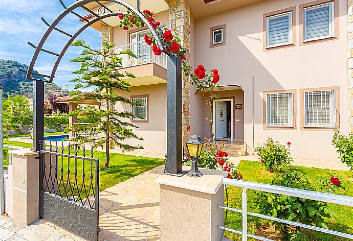 Entrance to villa . - Villa Toprak . (Galleria fotografica) }}