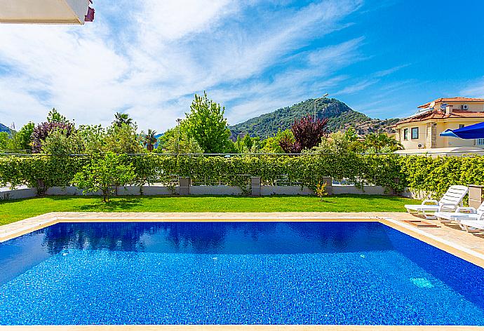 Private pool and terrace . - Villa Toprak . (Галерея фотографий) }}