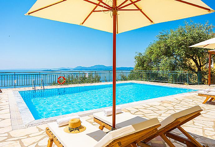 Private pool and terrace with panoramic sea views . - Villa Ilios . (Galerie de photos) }}
