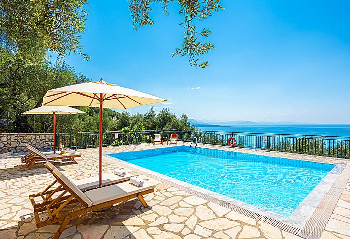 Private pool and terrace with panoramic sea views . - Villa Ilios . (Fotogalerie) }}
