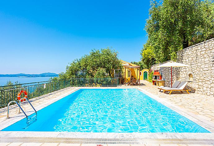 Beautiful villa with private pool and terrace with panoramic sea views . - Villa Ilios . (Galería de imágenes) }}