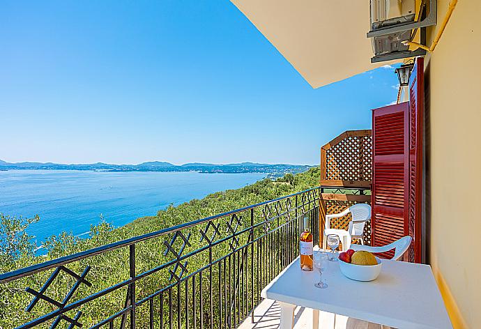 Balcony with sea views . - Villa Ilios . (Photo Gallery) }}