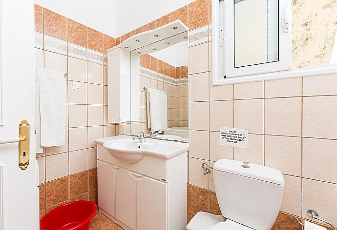 Villa Ilios Bathroom