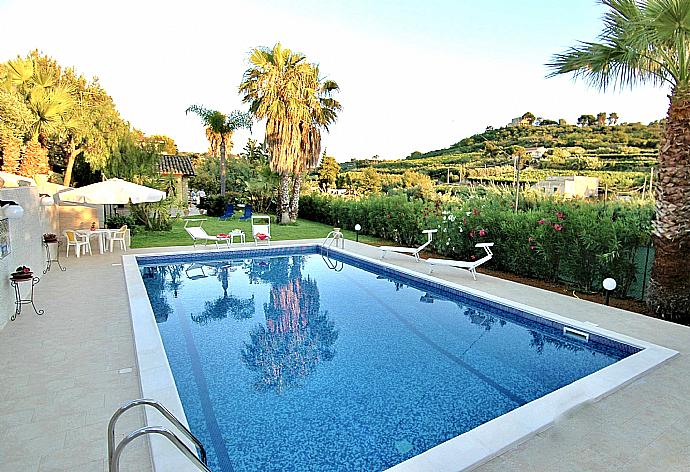 Beautiful villa with private pool and terrace . - Villa Aster . (Galería de imágenes) }}