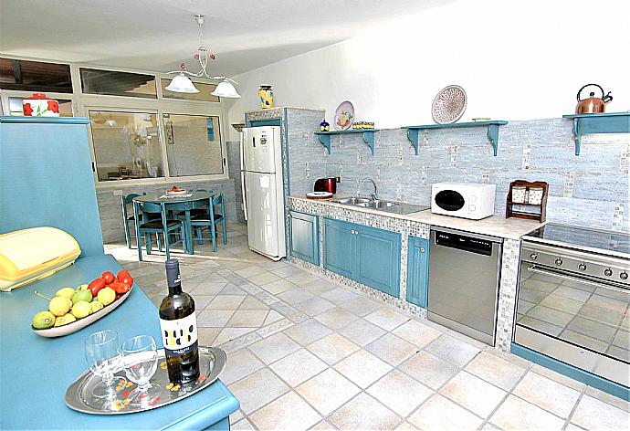 Equipped kitchen . - Villa Aster . (Galería de imágenes) }}