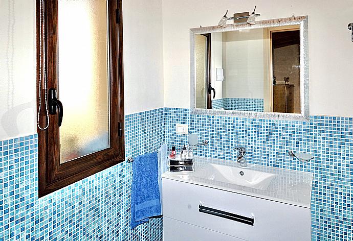 Bathroom with shower . - Villa Aster . (Photo Gallery) }}