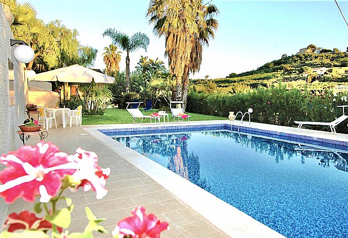 ,Beautiful villa with private pool and terrace . - Villa Aster . (Photo Gallery) }}