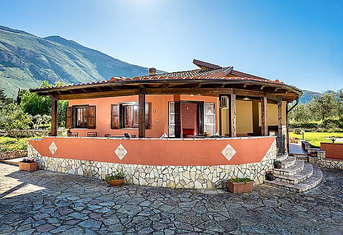 Terrace area . - Villa Camelia . (Galería de imágenes) }}