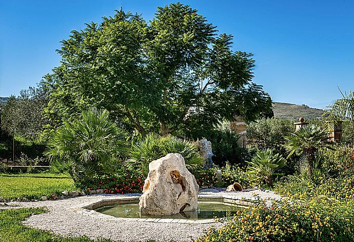 Garden area . - Villa Camelia . (Galleria fotografica) }}