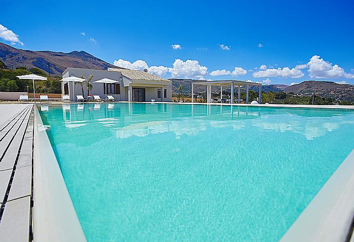 Beautiful villa with private pool and terrace . - Villa Dalia . (Photo Gallery) }}