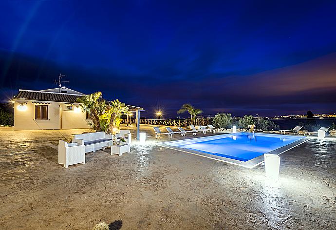 Beautiful villa with private pool and terrace . - Villa Gardenia . (Galerie de photos) }}