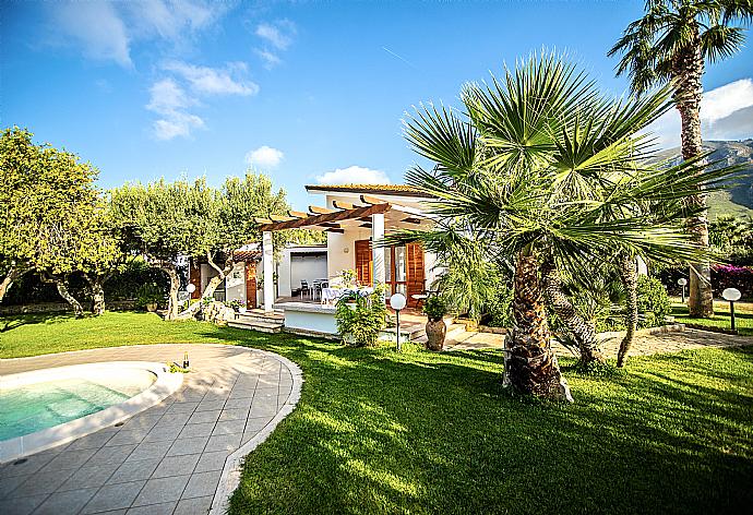 Beautiful villa with private pool, terrace, and garden . - Villa Lilla . (Galerie de photos) }}