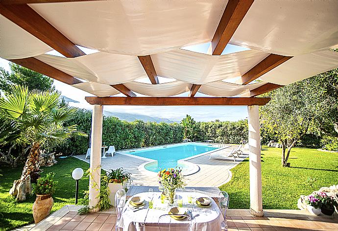 Terrace area . - Villa Lilla . (Photo Gallery) }}